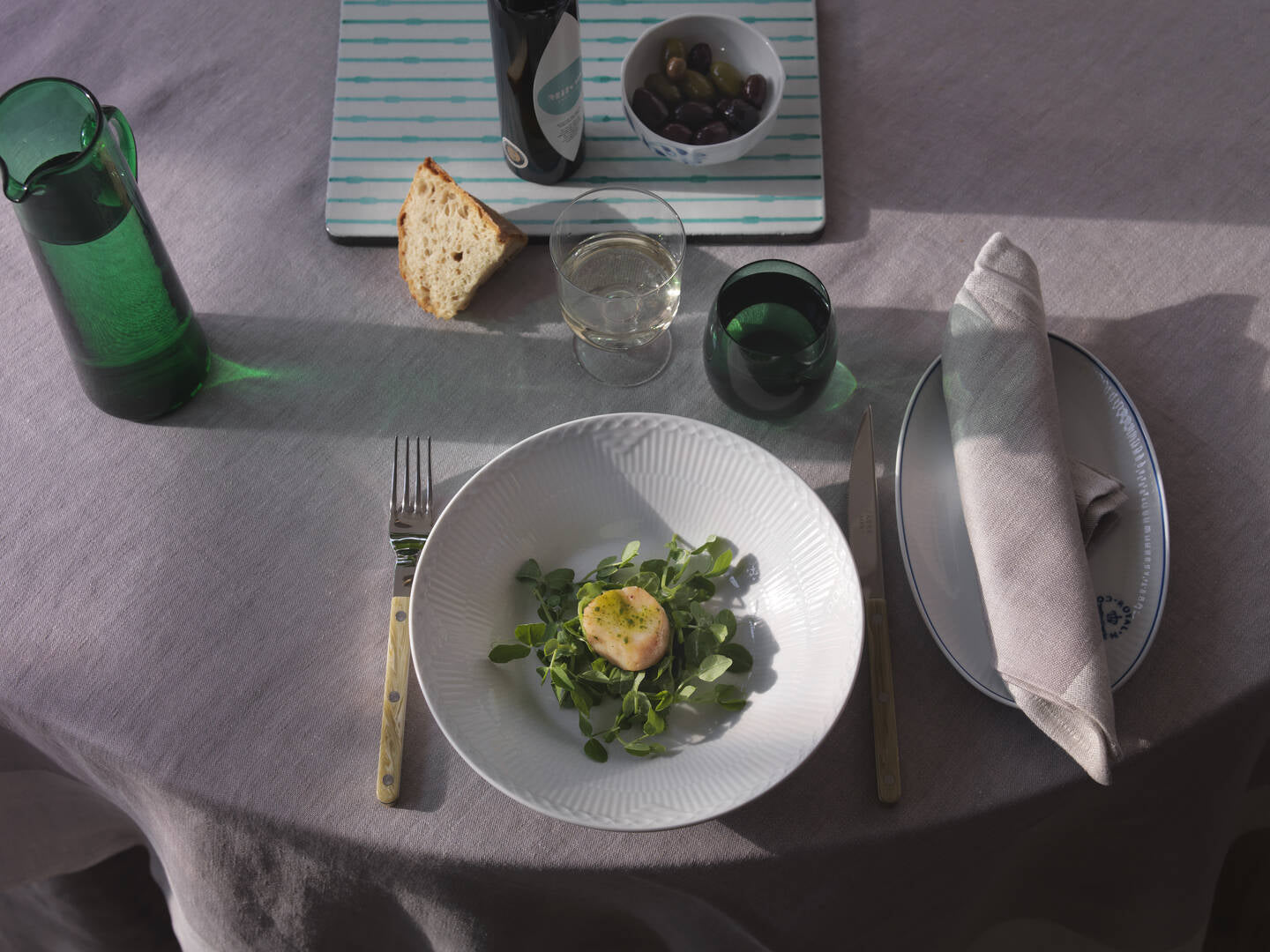 Hvid Riflet Halvblonde dyb tallerken - Ø24 cm.